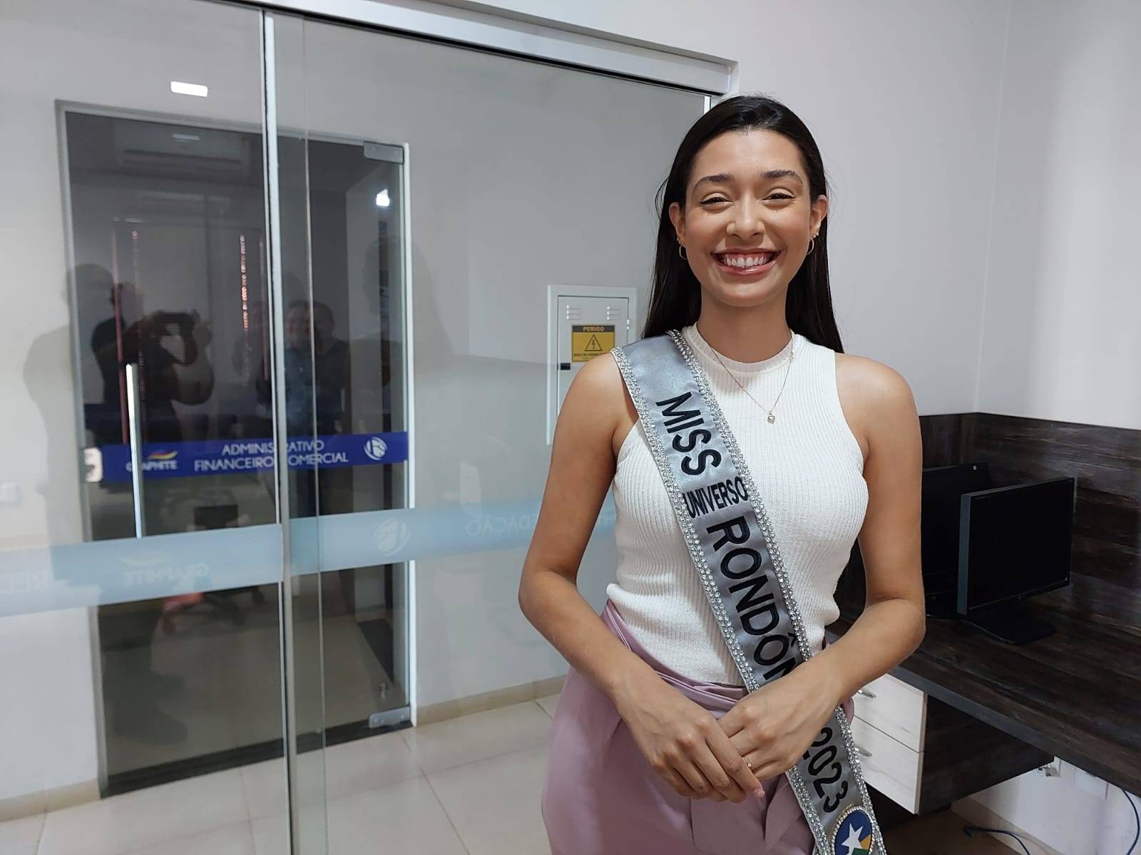 Conheça a trajetória da mato-grossense de 19 anos que vai representar Rondônia no Miss Universo Brasil 2023