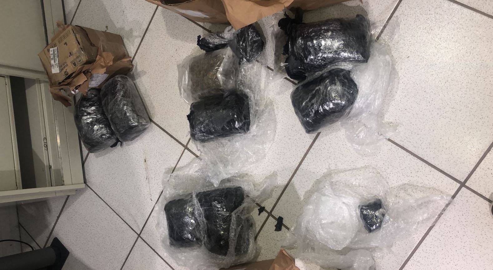 Duas adolescentes são flagradas pela PF tentando enviar drogas pelos Correios, em Rondônia