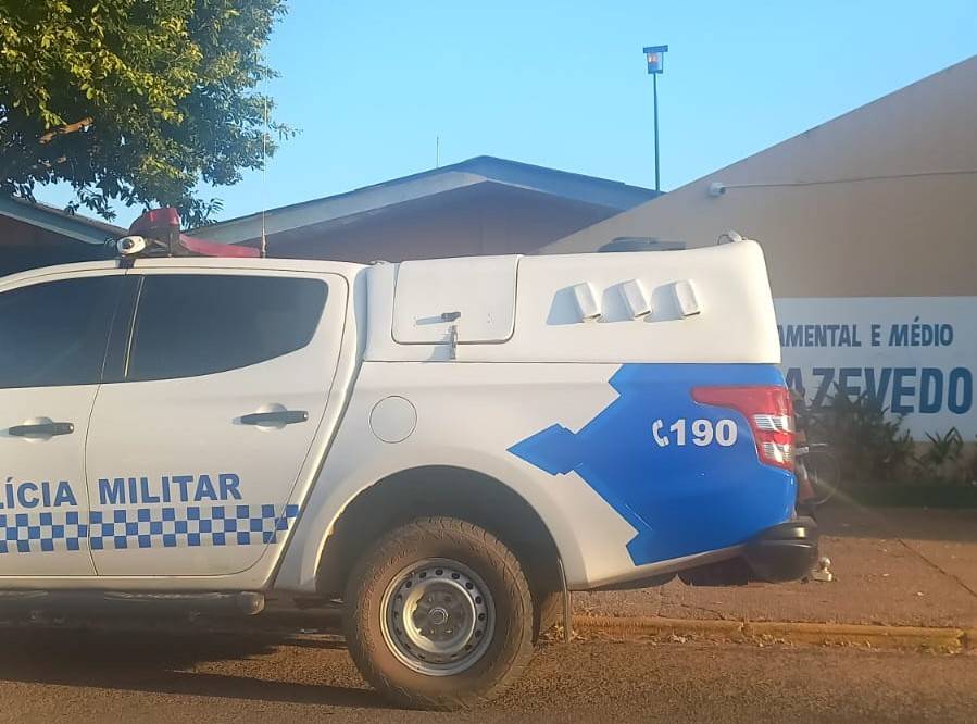 PM vai a escola estadual em Vilhena, onde garota de 14 anos teria trocado celular furtado por maconha e distribuído a droga entre os colegas