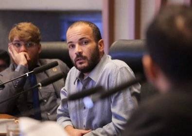 Ex-taxista de cidade vizinha depõe em CPI, diz que queria código-fonte, mas admite não saber o que é