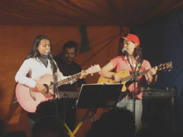 DUPLA DE VIOLEIRAS SE DESTACA NA EXPOVIL 2009