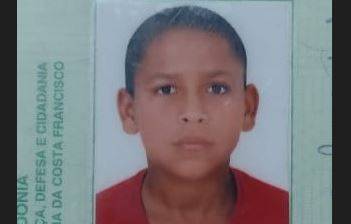 Rapaz de 20 anos passa mal, morre em casa onde havia várias pessoas e todas dizem que não o conheciam