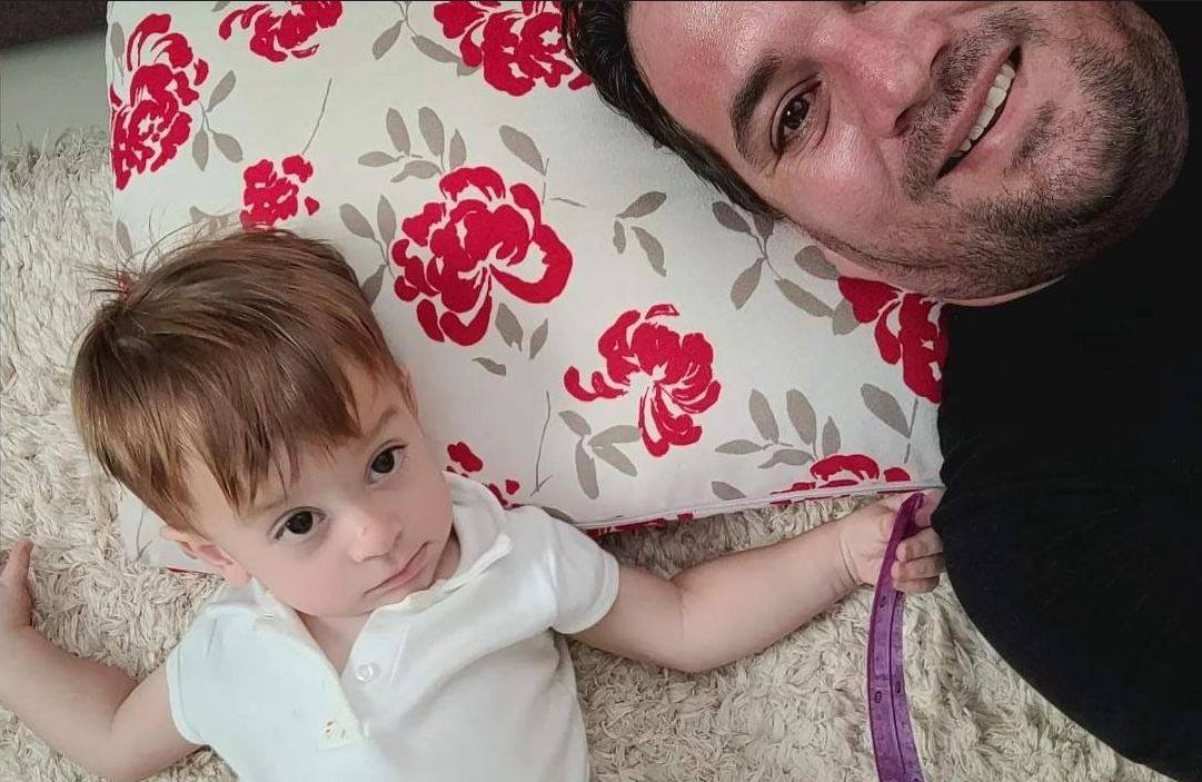 TRAGÉDIA: com apenas um ano de idade, menino atingido acidentalmente por portão acionado pela picape dirigida por familiar morre no hospital