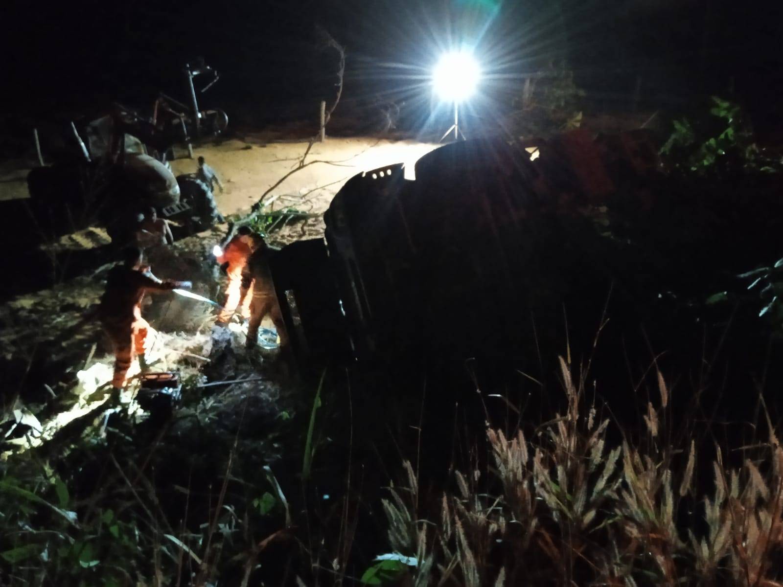 Mulher que morreu após carreta dirigida pelo marido tombar em rodovia do Cone Sul, entre Vilhena e Colorado, tinha apenas 20 anos