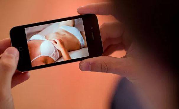 Vazamento de nudes envolvendo homem casado e garotas em Vilhena mostra perigo do envio de imagens íntimas; caso pode ir parar na polícia