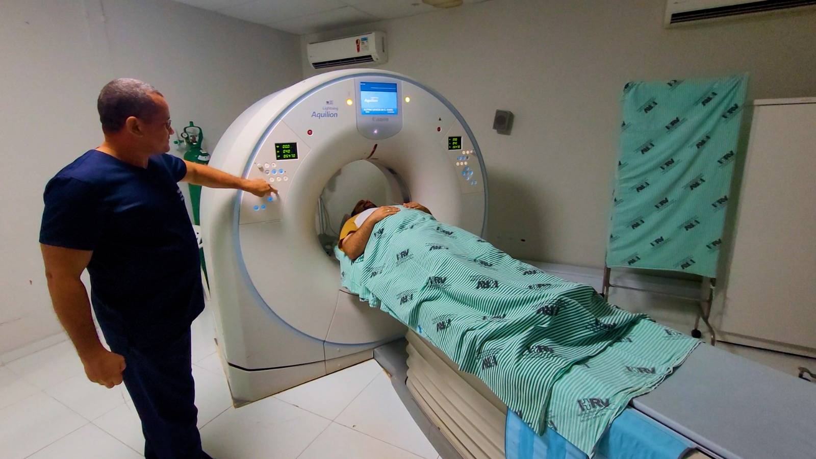 VEJA VÍDEO: tomógrafo que atende pacientes da rede pública em Vilhena é consertado e já está novamente em funcionamento