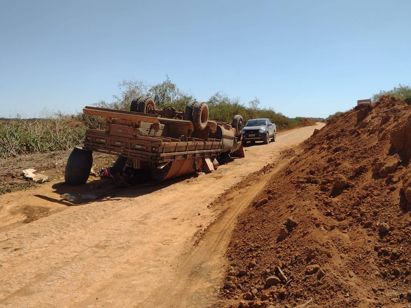 Secretário de Obras promete agilizar serviço em trecho de estrada vicinal onde sitiante sofreu acidente, em Vilhena