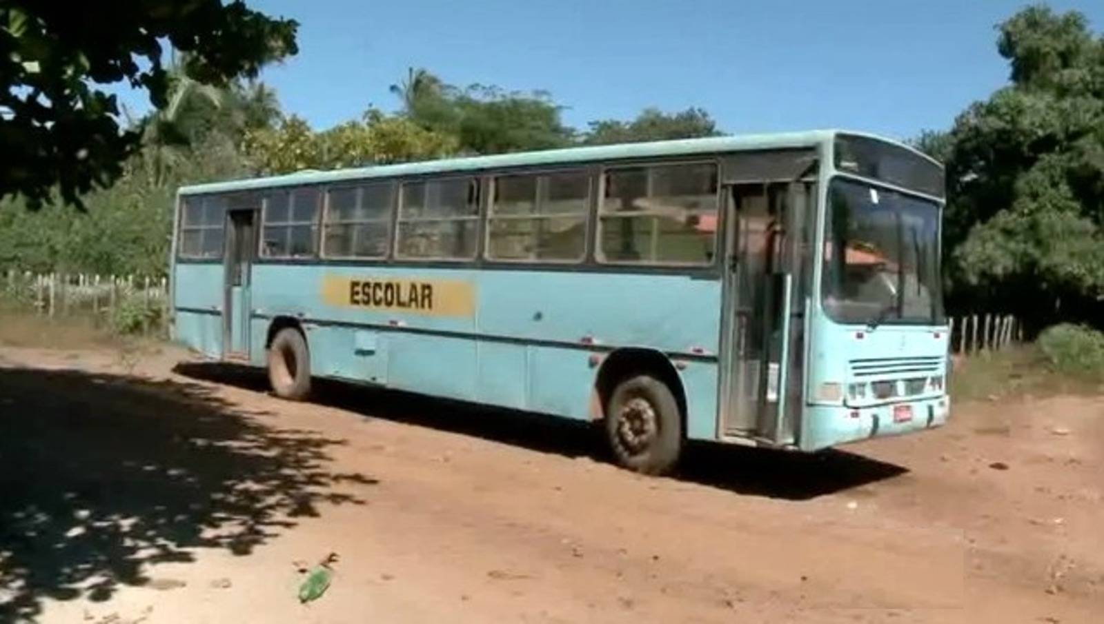No primeiro dia de aula após o recesso de meio do ano, mãe denuncia más condições de ônibus escolar, em Vilhena
