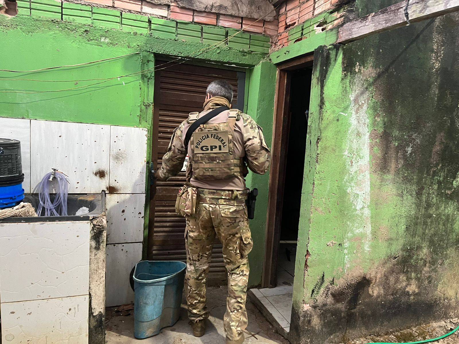 Polícia Federal deflagra operação contra suspeitos de atentado a tiros contra jornal por motivação política, em Rondônia