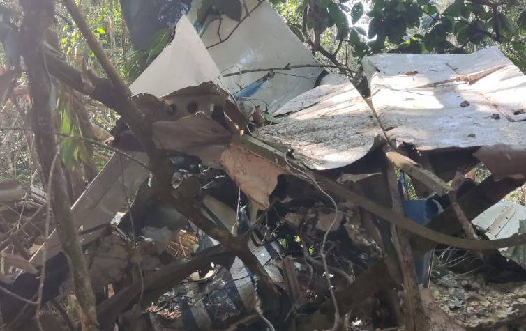 Investigando o caso, Polícia Civil de Vilhena aguarda laudo sobre queda de avião que matou pecuarista e filho nos arredores da cidade