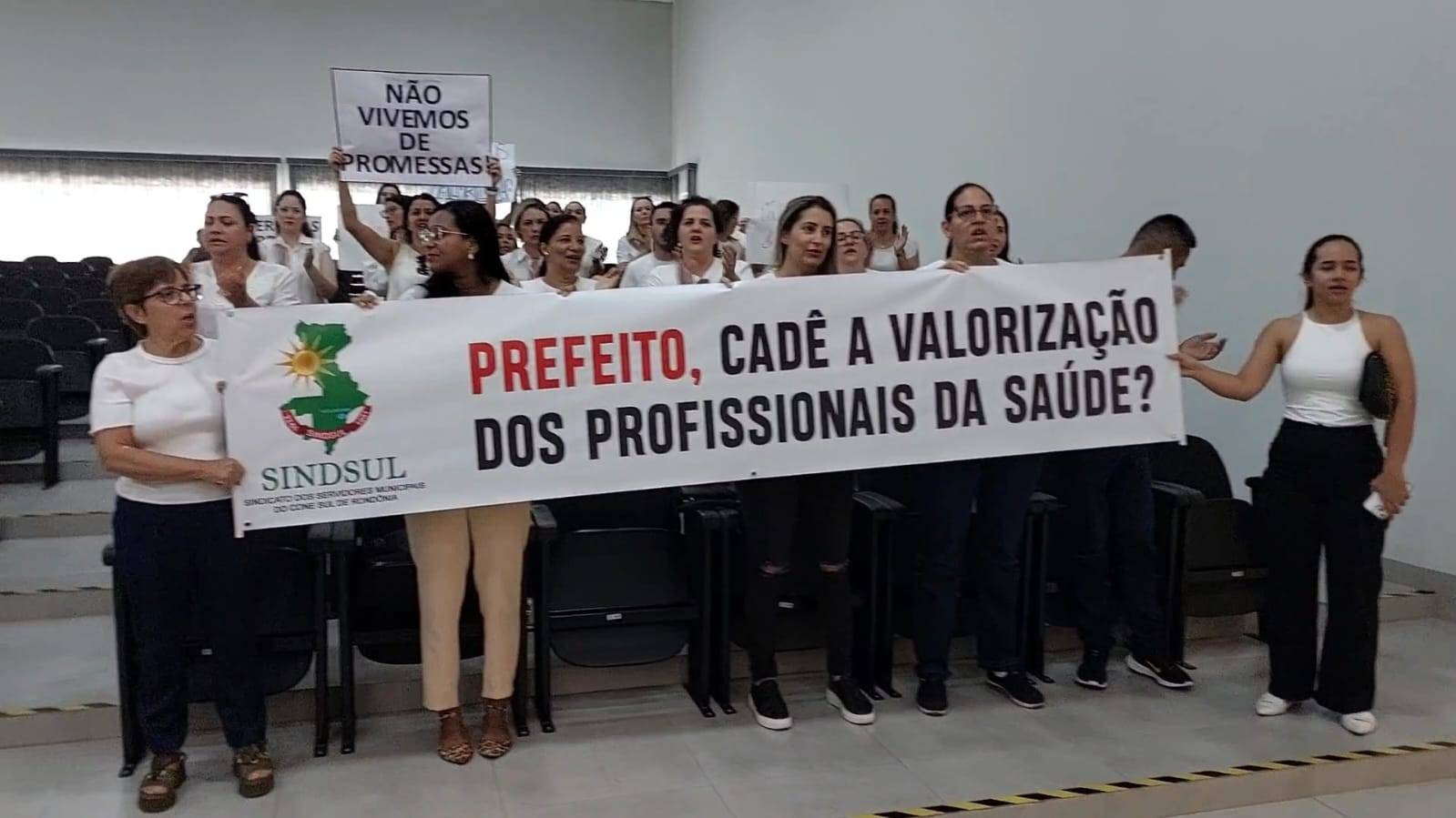 Em Vilhena, profissionais da “Classe D” fazem paralisação e, durante manifestação, cobram valorização