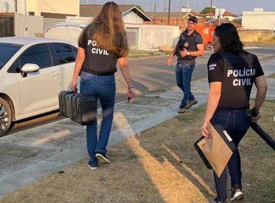 Após mulheres denunciarem ameaças de morte, polícia prende suspeitos com fuzil, pistolas e munições, em Vilhena