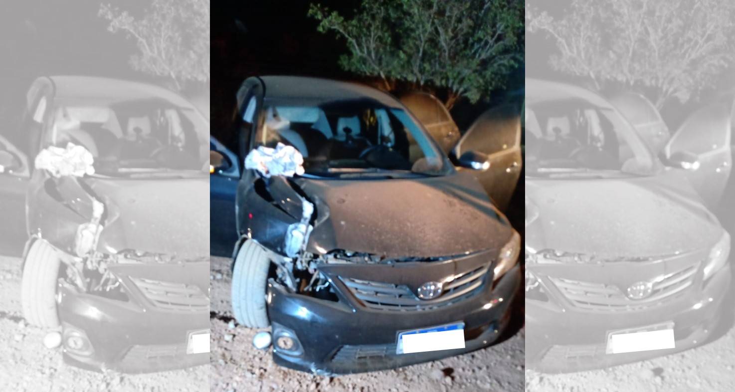 Em fuga pelas ruas de Vilhena, suspeito acaba colidindo contra poste e é preso com arma, munições e drogas