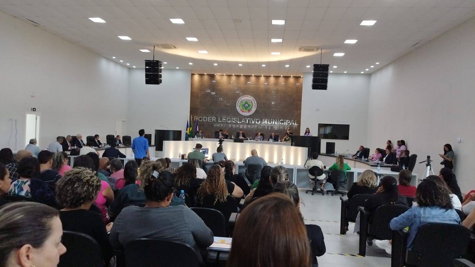 Parecer de procuradores dá razão a professores em greve; prefeito vê falhas em documento e impasse continua, em Vilhena