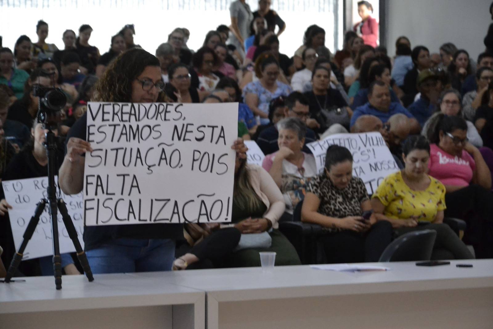 Vilhena: com auditório lotado, vereadores tentam encerrar greve propondo diálogo, mas também ameaçando com CPI e obstrução