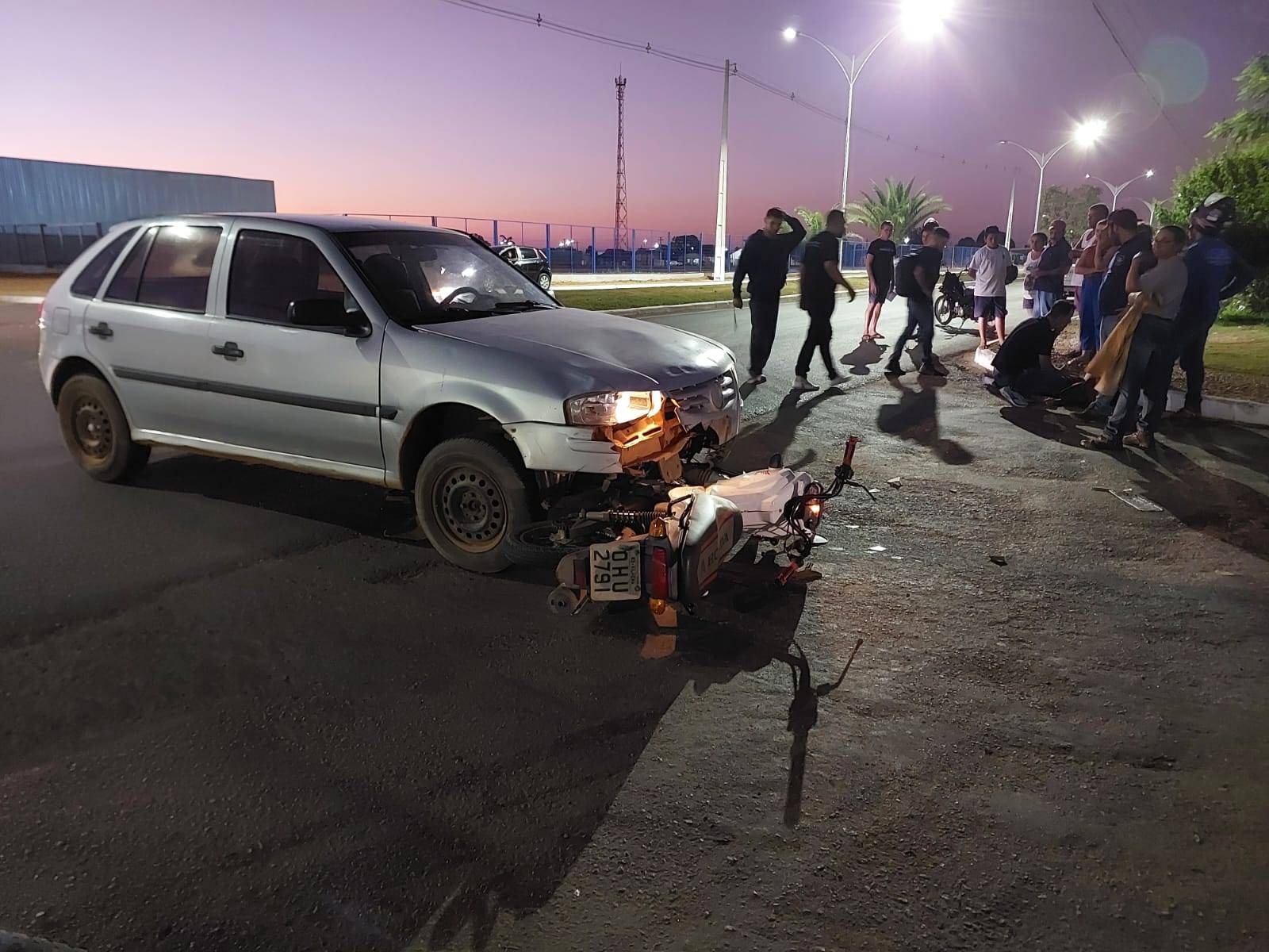 Um dia após morte trágica de mulher em cruzamento de avenidas, outro acidente no mesmo local deixa enfermeira ferida, em Vilhena