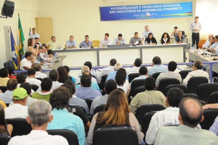 Projeto que acaba com pensões de ex-governadores pode ser aprovado hoje