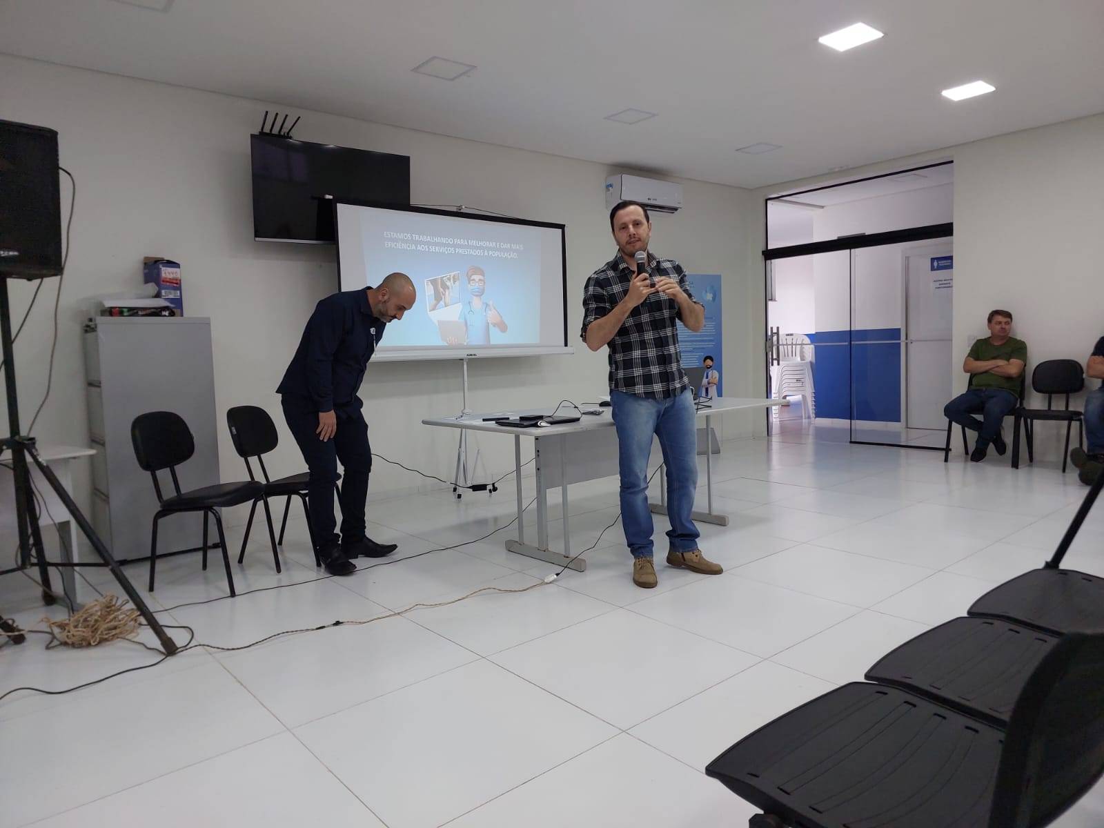 Diretor da Santa Casa mostra avanços e promete mais cirurgias em Vilhena; prefeito elogia modelo implantado na saúde