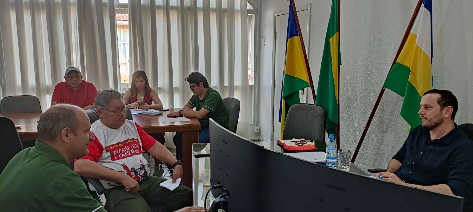 Prefeito e entidades sindicais se reúnem em Vilhena, mas impasse sobre a greve dos professores não chega ao fim
