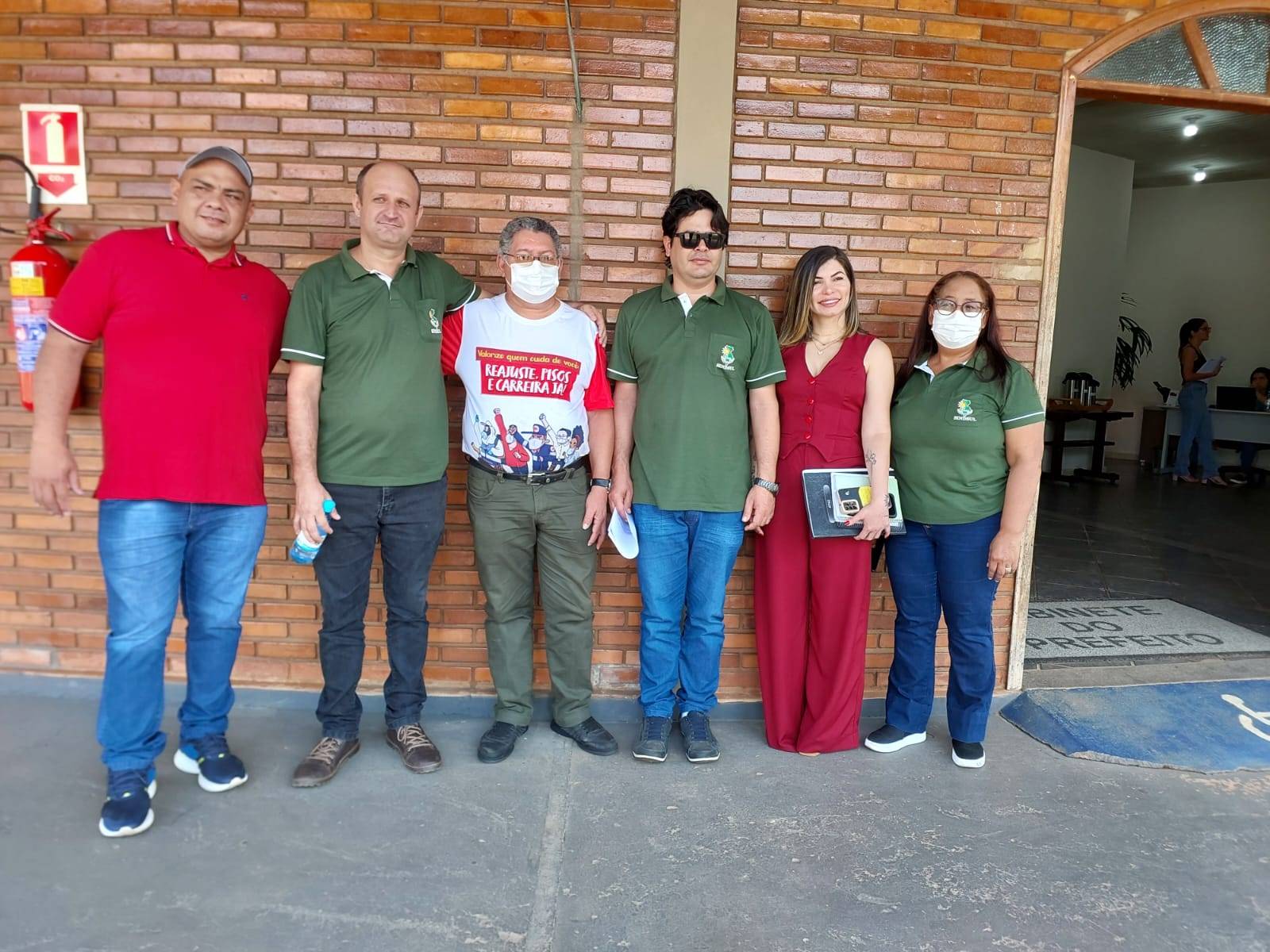 Sindicalistas comentam falta de acordo para encerrar greve de professores após reunião com prefeito, em Vilhena