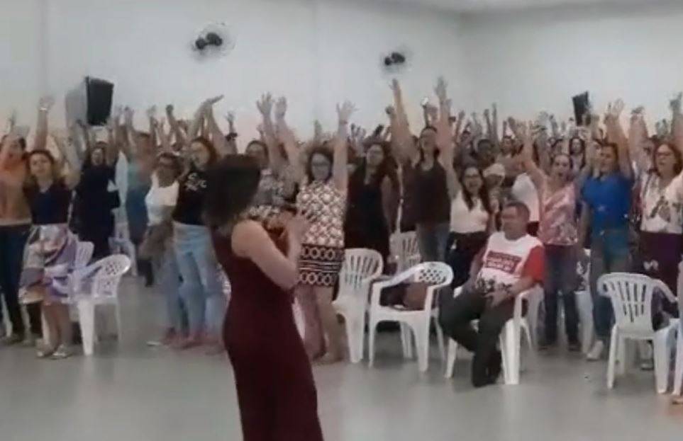 VEJA VÍDEO: professores decidem manter greve da categoria e vão pressionar vereadores pela instalação de CPI, em Vilhena