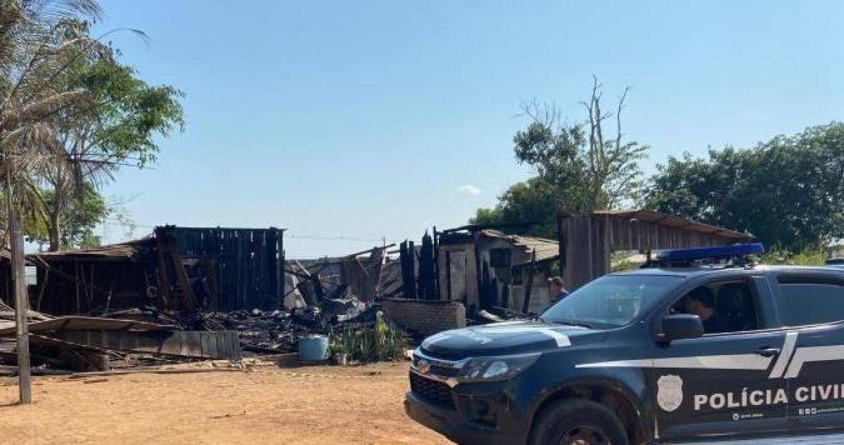 Casa pega fogo durante a madrugada e corpo carbonizado é encontrado dentro do imóvel em cidade de MT