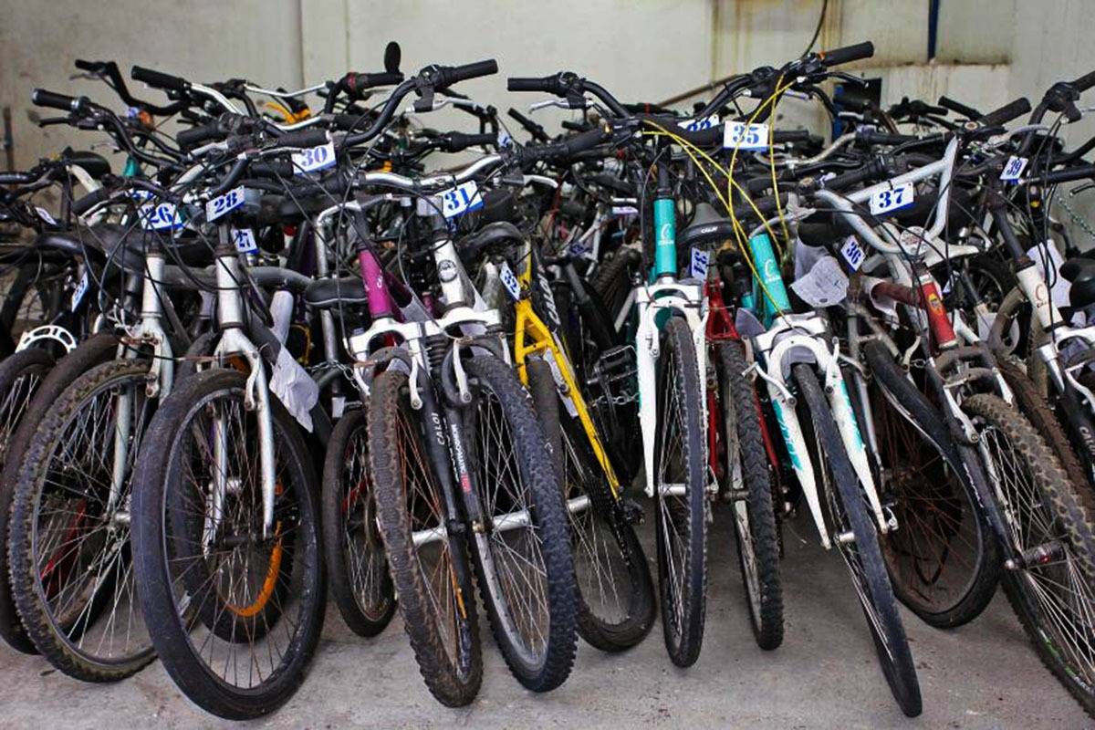 Bicicletas recuperadas pela Polícia são liberadas para identificação no pátio da Semtran