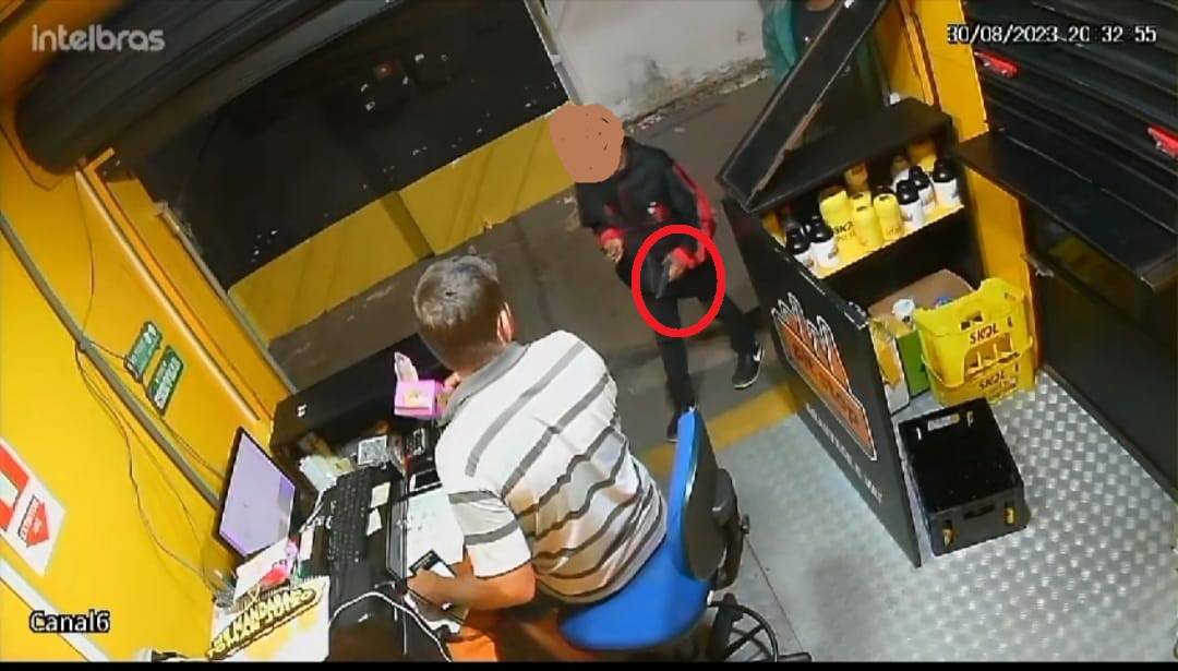 INACREDITÁVEL: com arma de brinquedo, criança pratica “assalto” e leva chiclete em trailer na região central de Vilhena