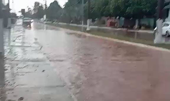 VEJA VÍDEO: castigada por forte vendaval, cidade ribeirinha do Sul de Rondônia fica sem energia elétrica e sinal de internet