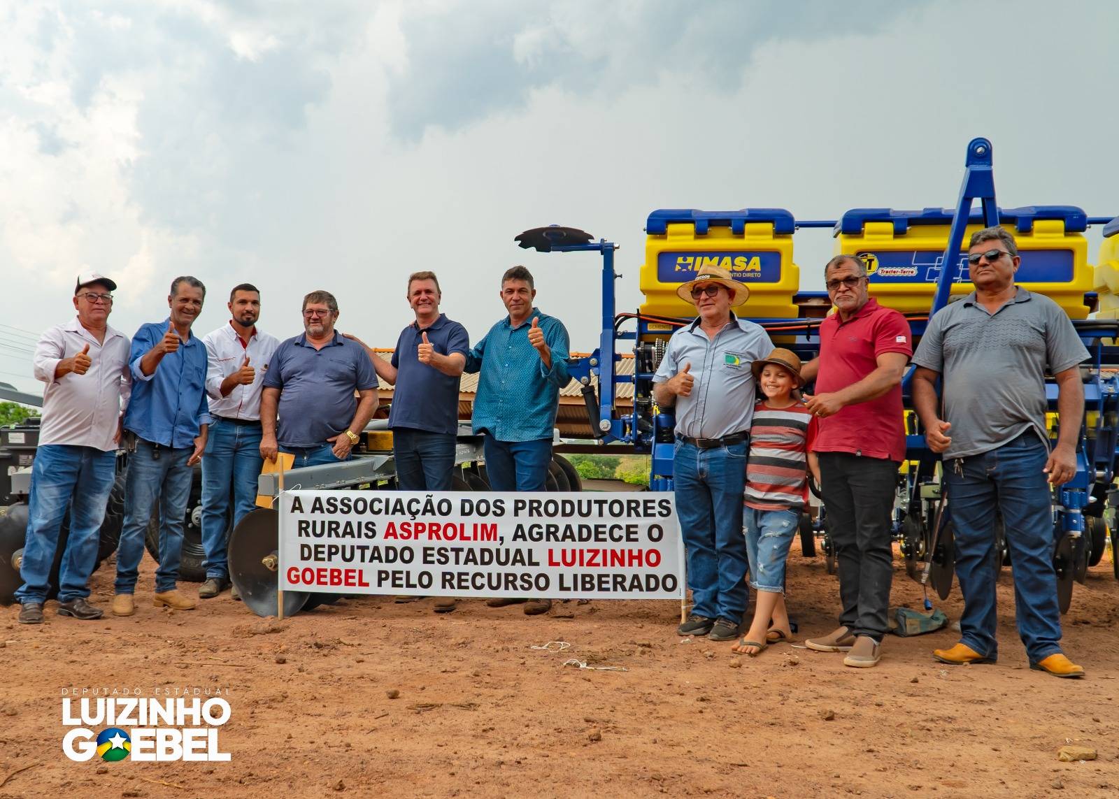 Deputado Luizinho Goebel faz entrega de equipamentos agrícolas a associação rural em Alto Alegre dos Parecis