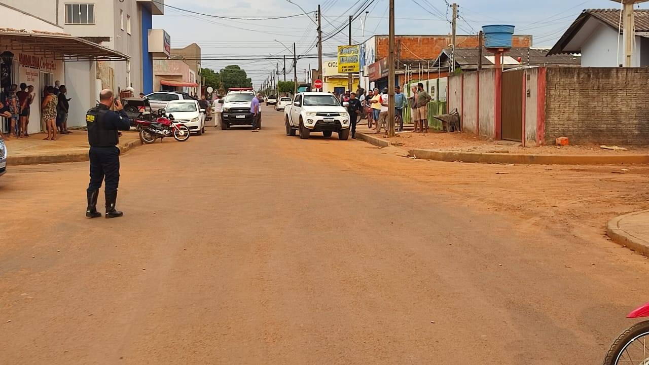 ASSISTA VÍDEO: após abandonarem picape metralhada em Vilhena, sobreviventes fogem correndo escapar de assassinos