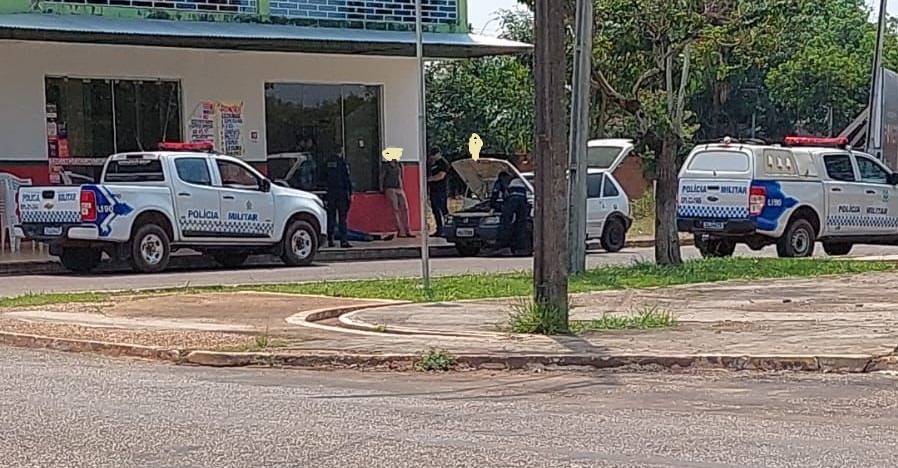 Arma de assassino falha e testemunha escapa; homem baleado fica em estado grave e suspeito destrói o próprio celular ao ser preso