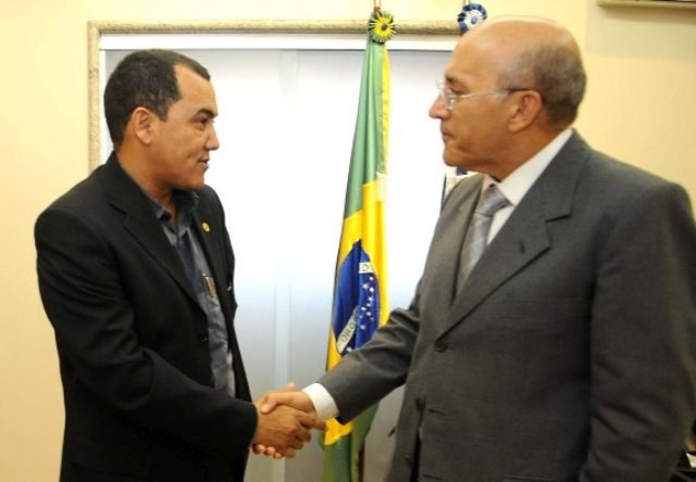 Valter Araújo discute com o governador acordo que põe fim à greve da PM