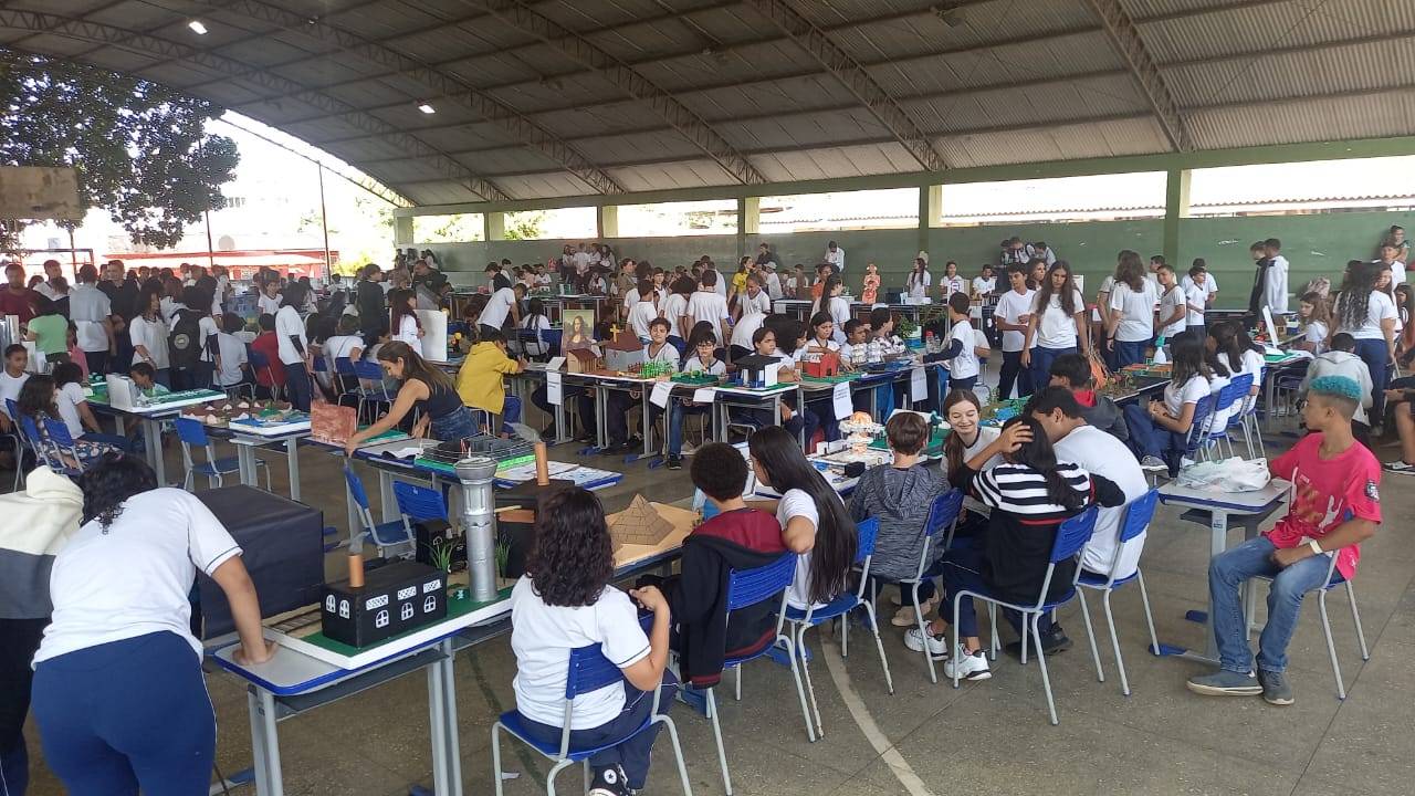 Feira "O Conhecimento Através de Maquetes" do Instituto Estadual de Educação Wilson Camargo encantou o público