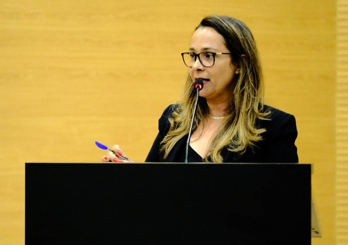 Deputada Rosangela Donadon apresenta projeto de Lei para garantir bem-estar animal desde o confinamento até o abate