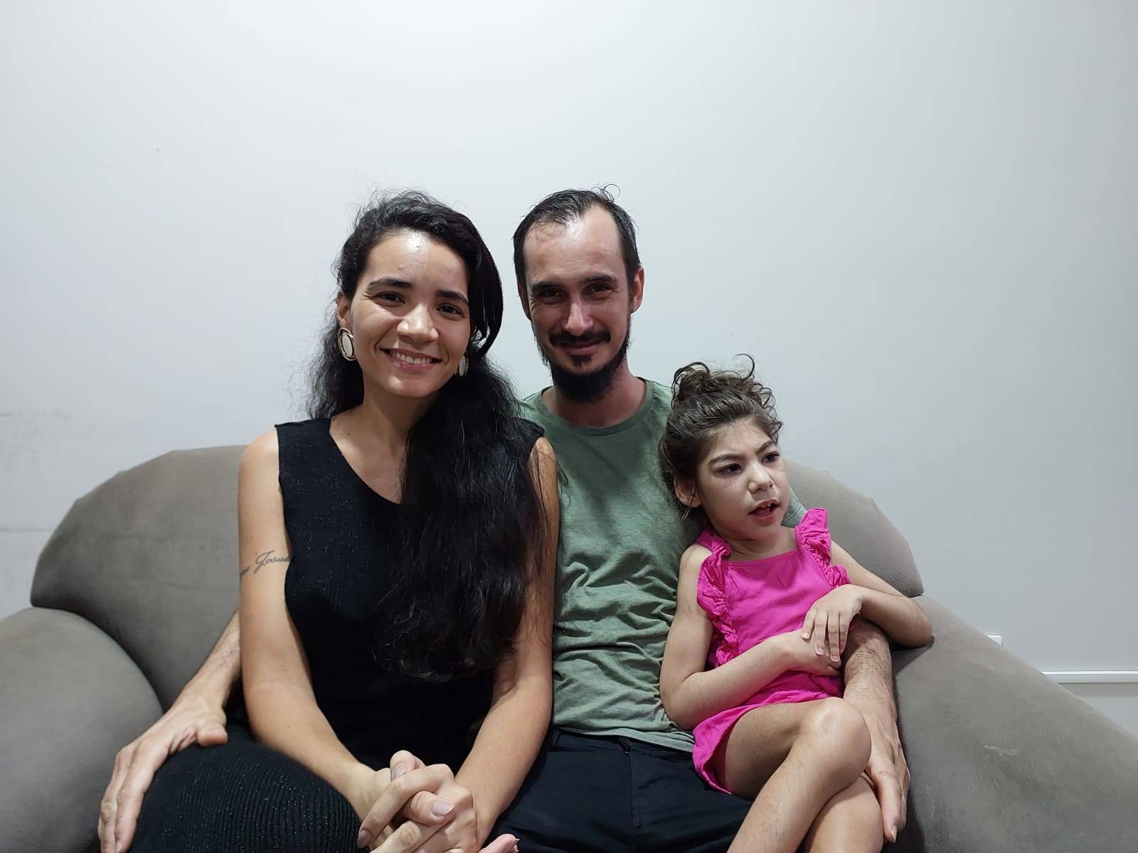 Vakinha virtual para compra de cadeira de rodas personalizada para criança com microcefalia é criada em Vilhena
