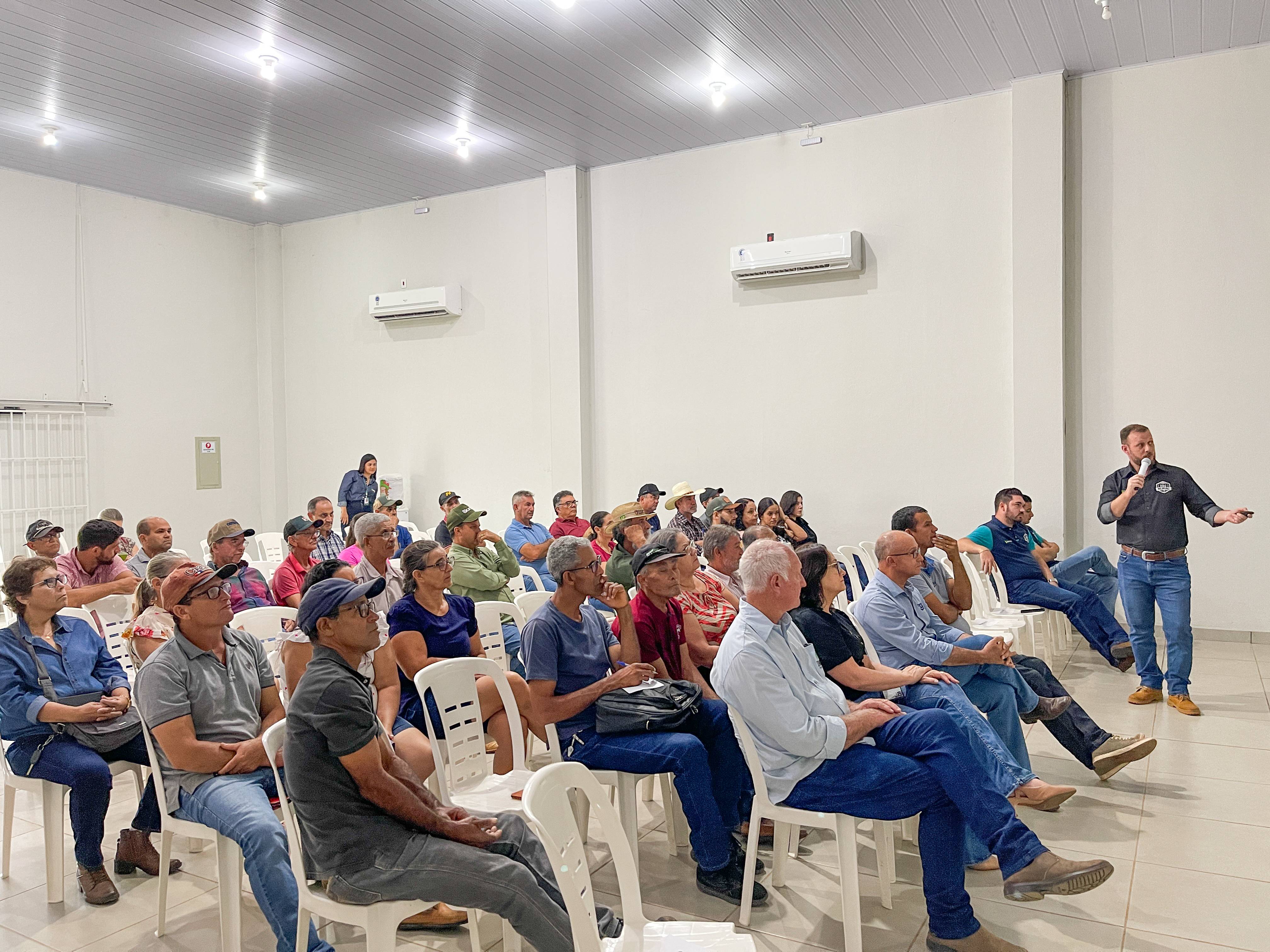 Sicoob Credisul expande projeto 'Barraginhas' para Cerejeiras; ação sustentável acontece também em Colorado do Oeste