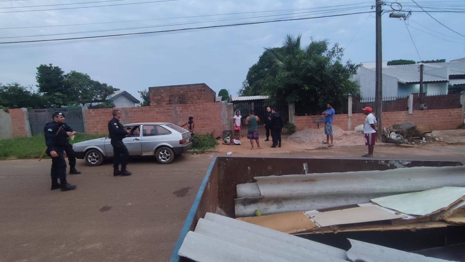 Briga durante festa de aniversário termina com um morto e três esfaqueados, em Vilhena; dívida de 50 reais teria motivado a confusão