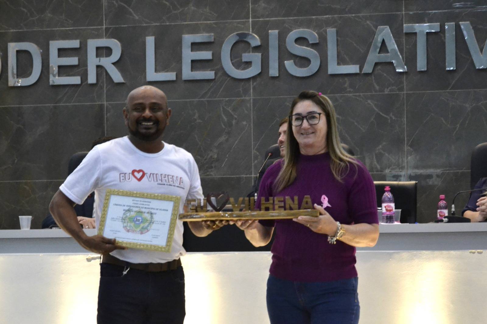Engenheiro/empresário recebe Moção de Aplausos da Câmara Municipal por projeto que criou letreiro "Eu Amo Vilhena"