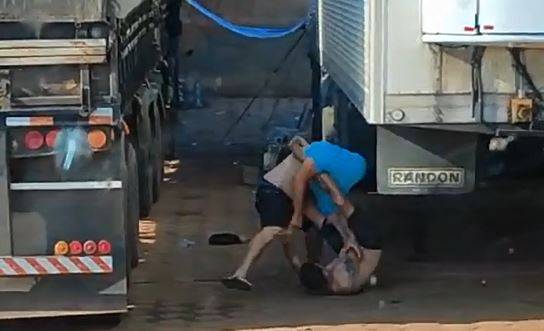 ASSISTA: após bebedeira, caminhoneiros trocam porrada em posto e vídeo viraliza no WhatsApp, em Vilhena