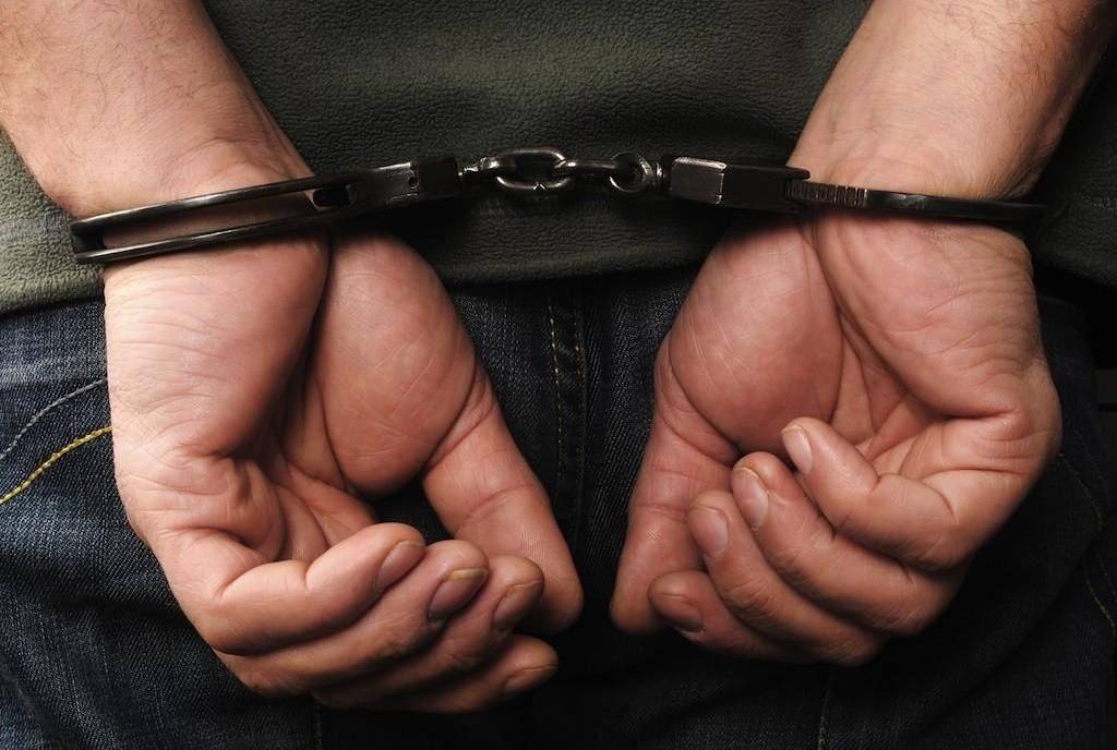 Pelado, ladrão é preso pela PM em cima do telhado de usina após roubar carro de mulher, em Vilhena