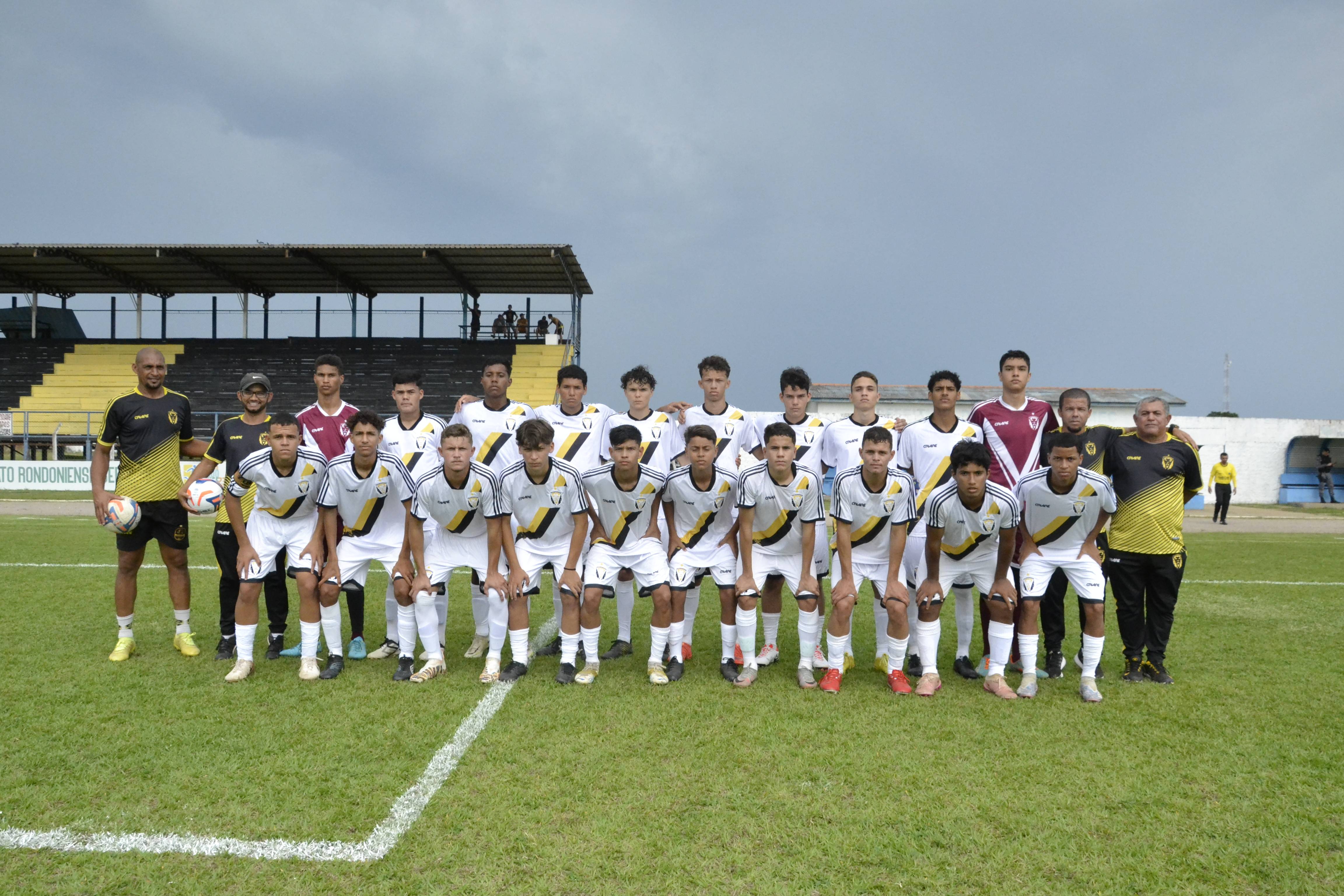 Vilhenense domina o primeiro tempo e abre o placar, mas cede o empate ao Ji-Paraná na etapa final