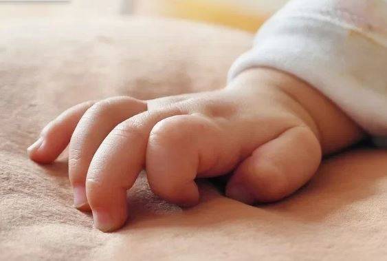 Em Corumbiara, homem sai do velório da mãe, atinge filho com carro e criança de 1 ano e 9 meses morre a caminho de Vilhena