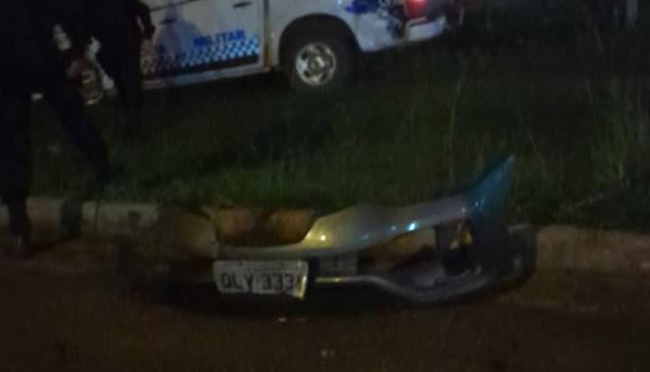 VÍDEO: morando há um mês em Vilhena, acreano tem carro atingido por viatura da PM que perseguia motoqueiro; veículo sofreu perda total