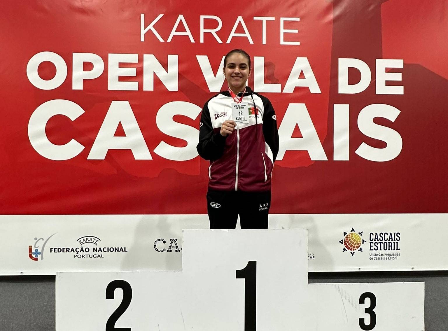 Com apenas 17 anos, vilhenense Alice Moura Conquista Título no Karate Open Vila de Cascais, em Portugal