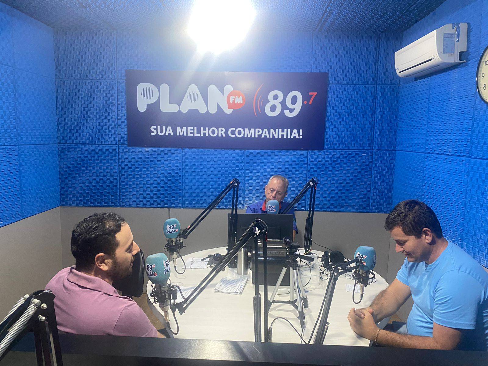 Em entrevista de rádio, prefeito de Vilhena ouve queixas sobre falta de médicos e promete rever decretos de ponto facultativo