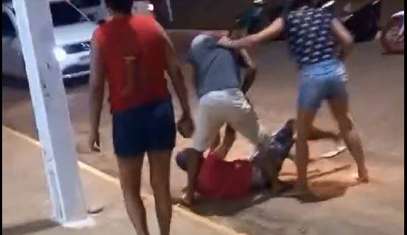 VÍDEO: coma alcoólico, pedradas e pauladas; briga “familiar” na UPA mobiliza polícia e vai parar no WhatsApp, em Vilhena
