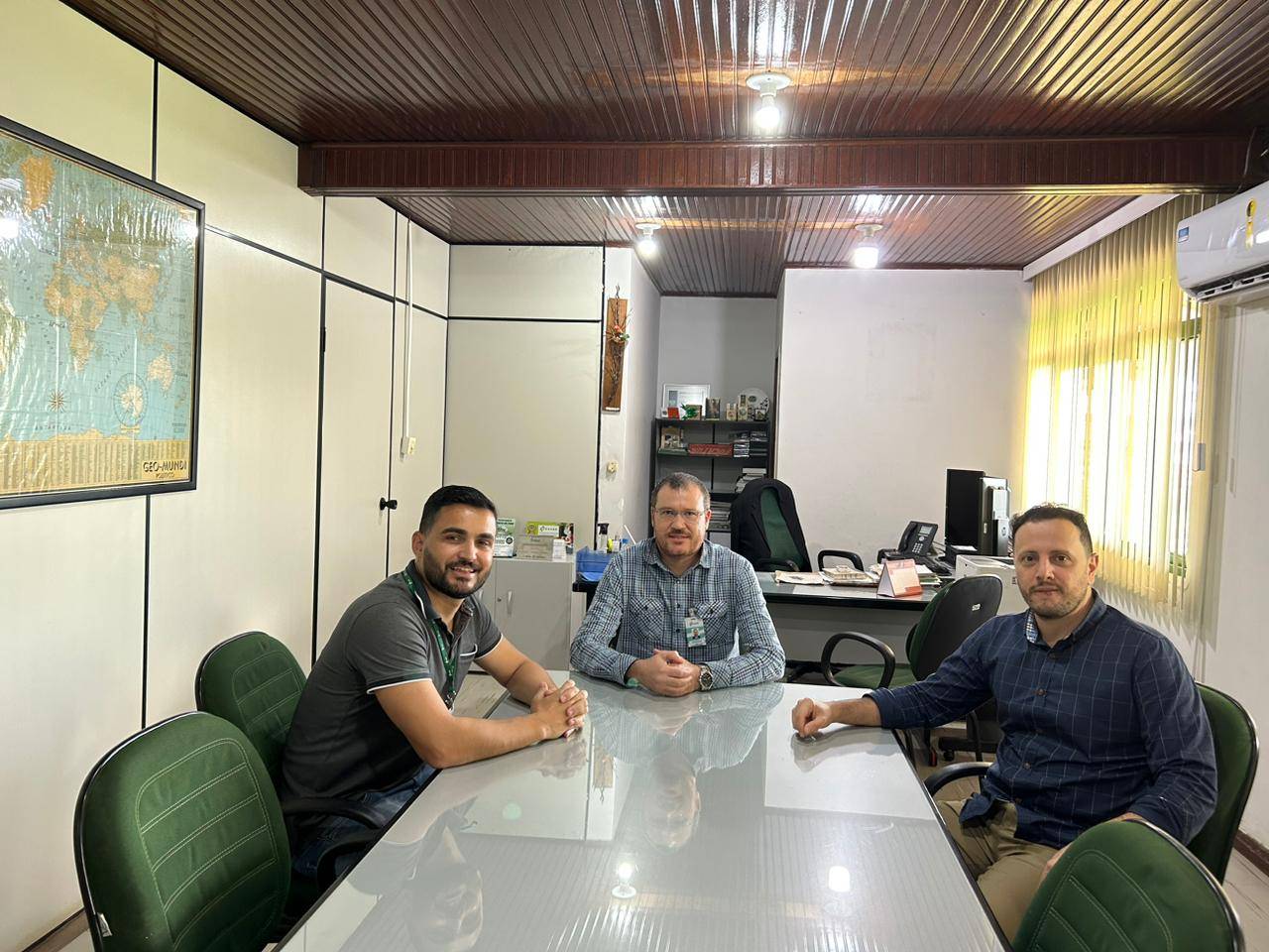 Prefeito de Vilhena ignora portaria de vereador que anulou sessão da Câmara, sanciona projetos e publica no Diário Oficial
