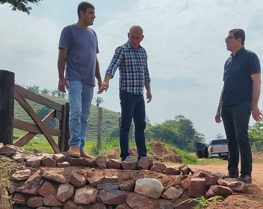 Deputado Ezequiel Neiva inspeciona projeto para a melhoria da entrada de propriedades rurais em Corumbiara