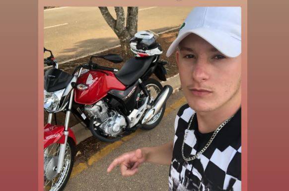 Jovem de 20 anos resgatado após choque frontal entre motocicletas vai para a UTI em Vilhena e família pede orações